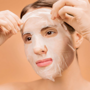 Korejska sheet maska za zatezanje i blistavu kozu lica DERMAL Collagen Essence Kajsija 23g